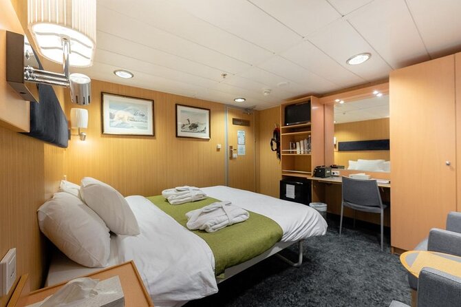 24hr Northern Lights & Whale Watching Cruise - Cabins and food: the comfort that keeps you outside longer
