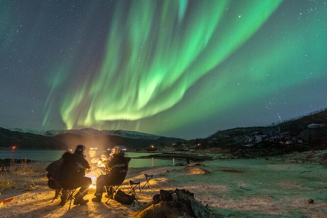 Aurora Hunt with the campfire and professional photographer - Entering The Northern Lights Hunt: Tromsø Pickup to Arctic Dark Skies