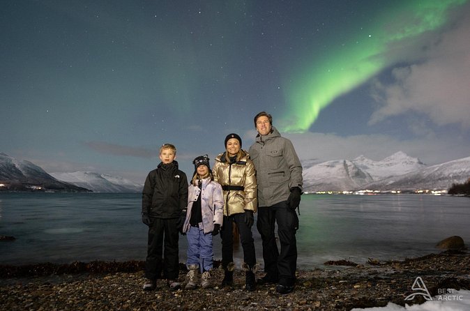 Aurora Safari Chase by big bus, free Photos, toilet onboard - The Sami lavvo and campfire breaks: comfort that makes waiting bearable