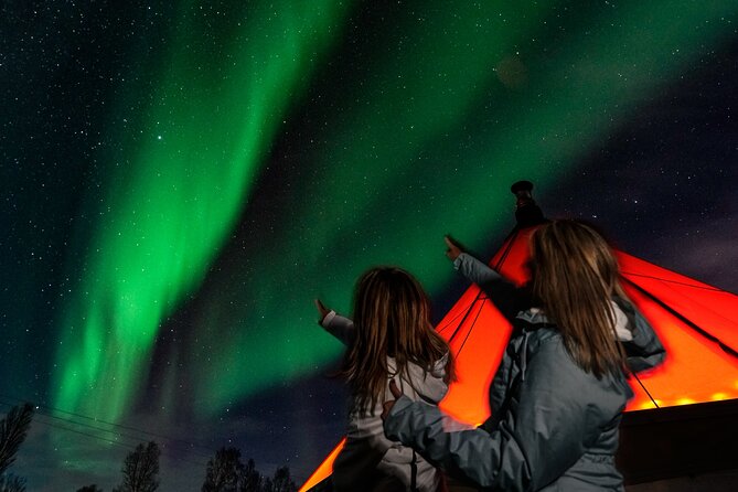 Aurora Safari Chase by big bus, free Photos, toilet onboard - Guides and photography help: how they turn star watching into real photos