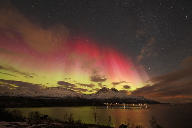 Aurora tour with free portrait and bonfire - Included comfort: thermal suits, bonfire snacks, and a warm reset