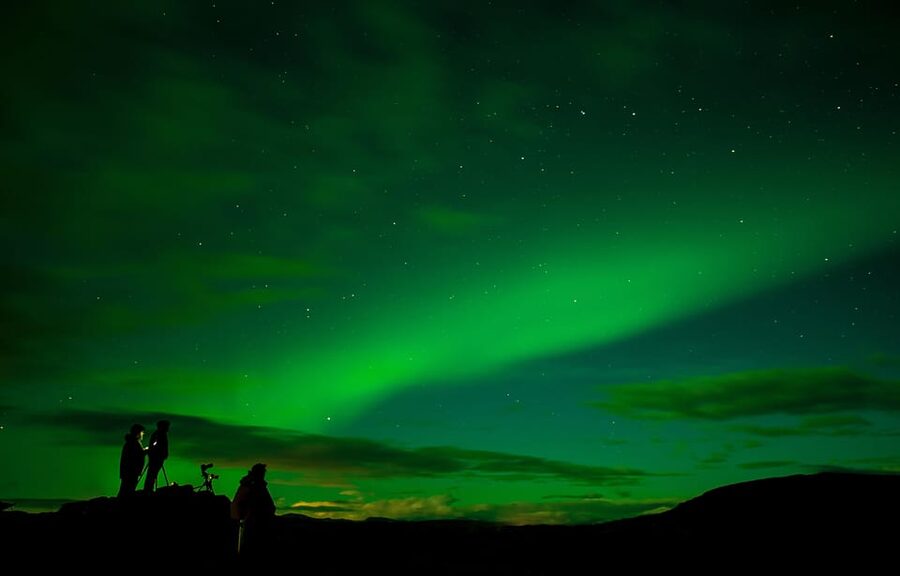 From Tromsø: Aurora Snowshoe Hike - The 4-hour flow: from Clarion Hotel The Edge toward Ersfjordbotn