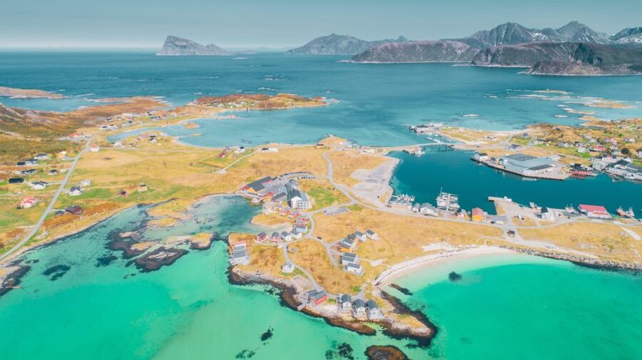 From Tromsø: Kayak trip with lunch and sauna at Sommarøy - Sommarøy’s Nordic Caribbean Mood