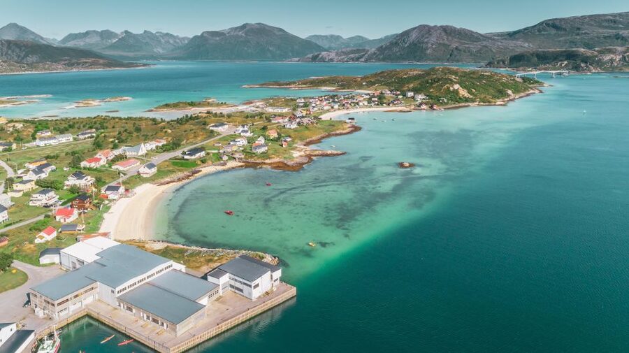 From Tromsø: Kayak trip with lunch and sauna at Sommarøy - Sommarøy Hotel Lunch: Fish Soup With a View