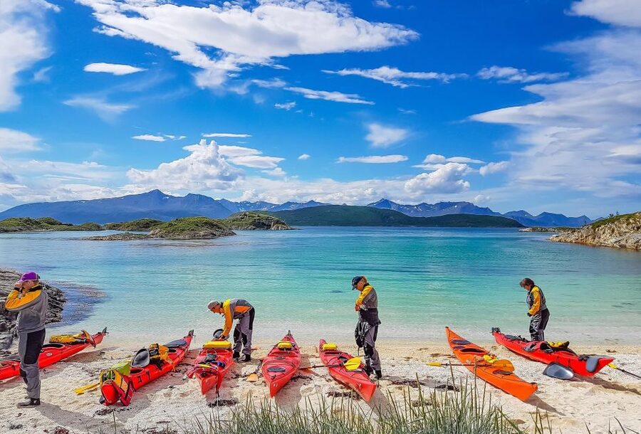 From Tromsø: Kayak trip with lunch and sauna at Sommarøy - Tromsø to Sommarøy: The Trip That Sets the Tone