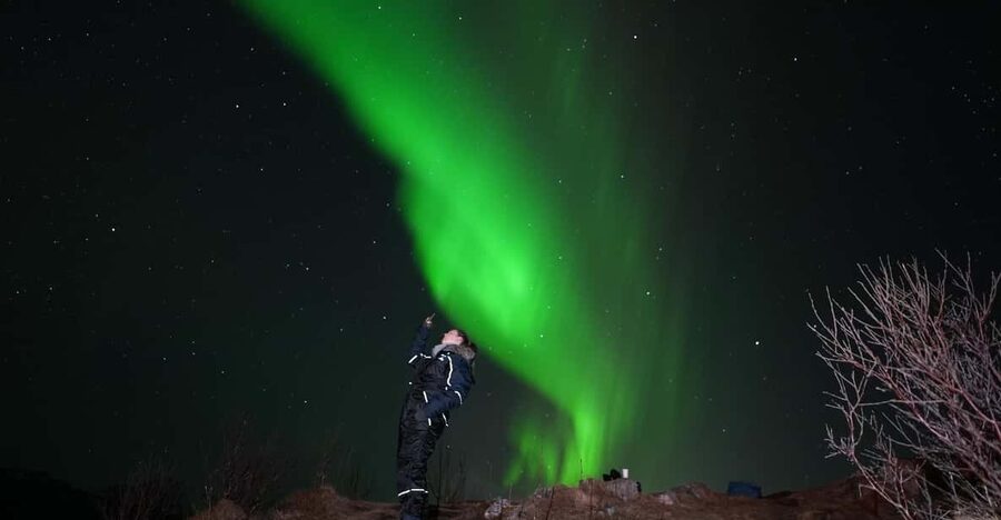 From Tromsø: Northern Lights Tour with Hot Drinks and Photos - The 15-Seater Ride: Why Small(er) Can Feel Better
