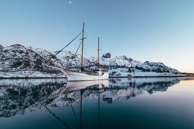 Luxury Northern Lights Yacht Cruise with Hot Tub from Tromsø - Where you meet, when you leave, and what “4 hours” really means