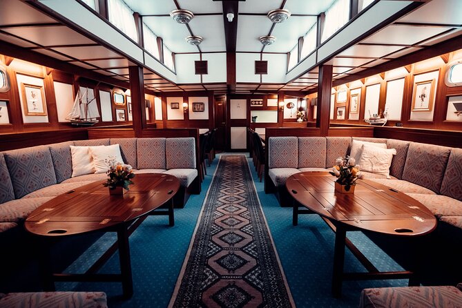 Luxury Northern Lights Yacht Cruise with Hot Tub from Tromsø - Hot tub rules: the warm part of the night (with a few logistics)
