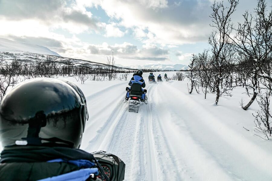 Lyngen: Snowmobile Safari with Lunch in seaside Restaurant - Photo stops and local history: why the guide makes a difference