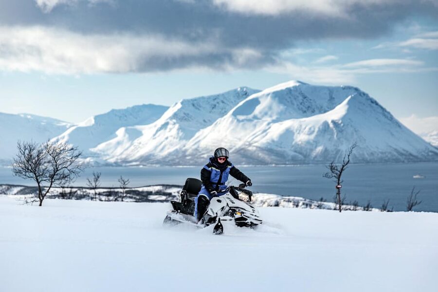 Lyngen: Snowmobile Safari with Lunch in seaside Restaurant - Snowmobile safari through the Lyngen Alps: the ride that makes the trip