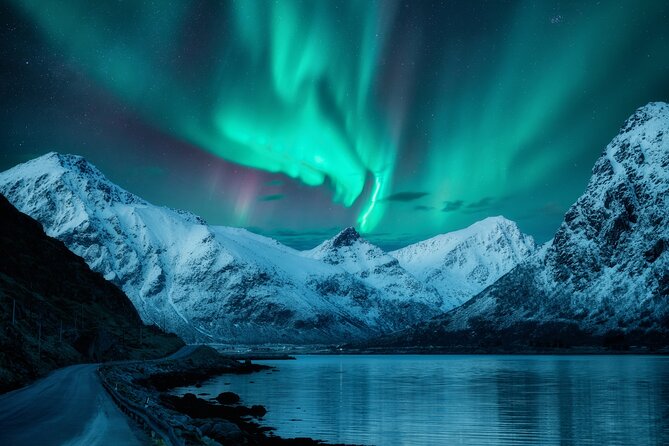 Northern light hunt in Tromsø. WiFi included - Toilets, breaks, and how long you’ll actually be out