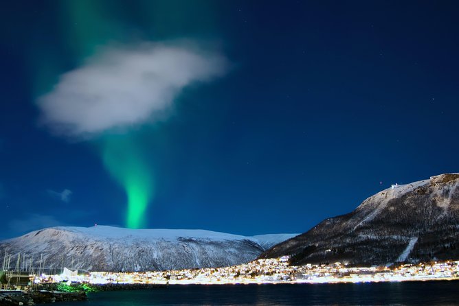 Northern lights cable car excursion - Fjellstua Café Og Restaurant: where the warm snacks actually fit in
