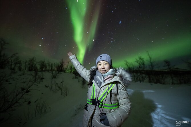 Northern Lights Guided Bus Tour with Free Photos - Photo help that goes beyond “stand there and shoot”