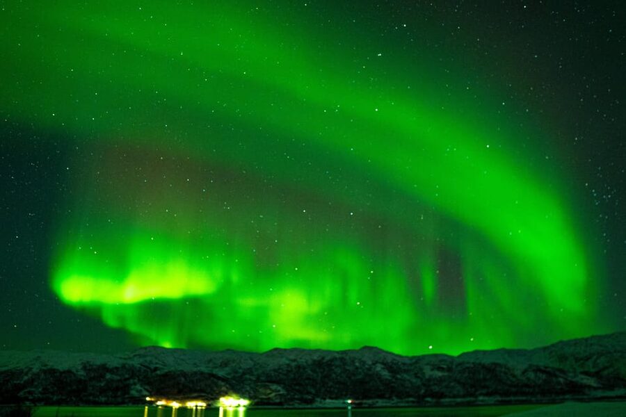 Tromsø Adventurous Northern Lights Small-Group - Why a Tromsø minibus aurora hunt beats roadside luck
