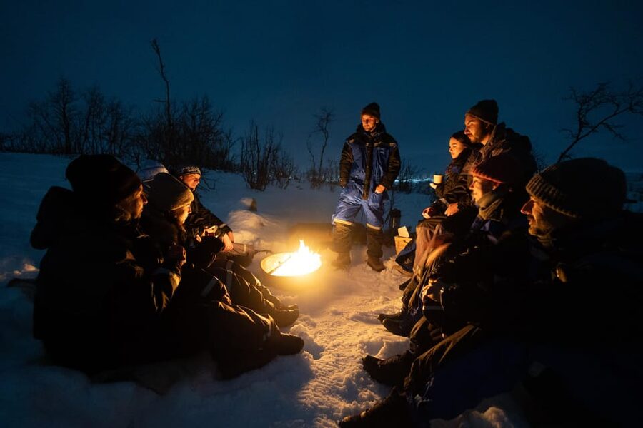 Tromsø: Aurora Borealis, Campfire, Hot Meal, Arctic Tour - Campfire dinner and aurora stories: the cozy part of the chase