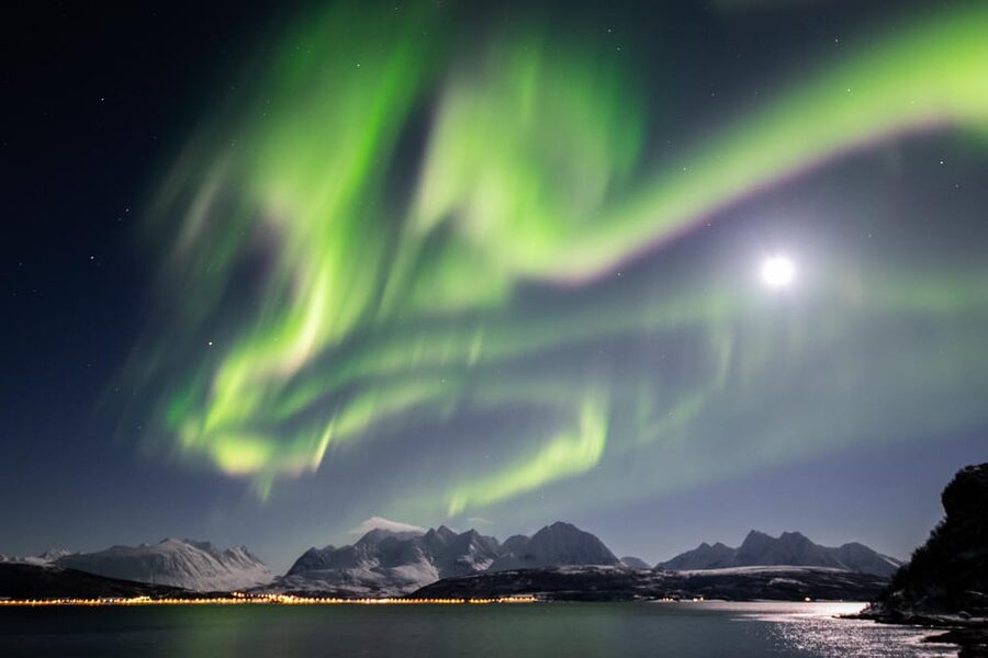 Tromsø: Aurora Borealis, Campfire, Hot Meal, Arctic Tour - Thermal suit, spikes, and how to not freeze in the cold-dark hours