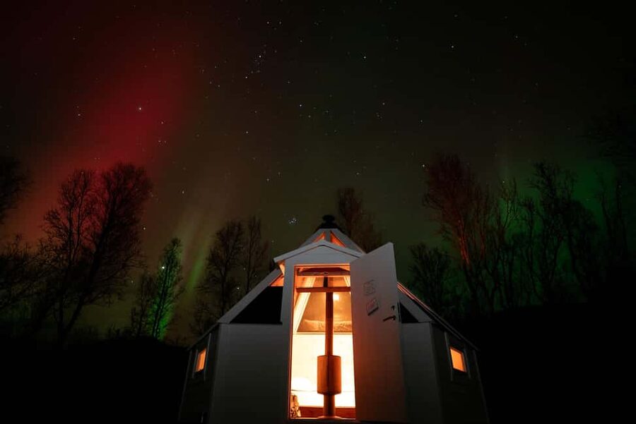 Tromsø: Aurora Crystal Lavvo Overnight Stay with Activities - Food at the basecamp: warm meals when it’s dark early