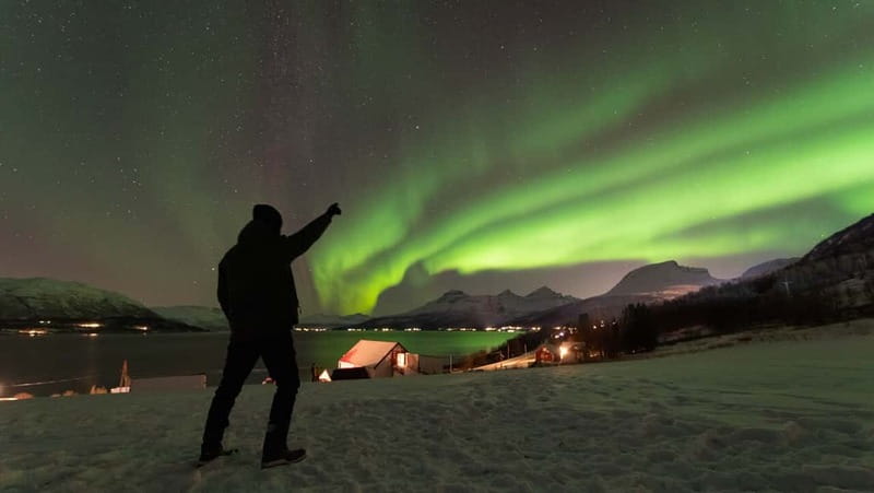 Tromsø: Aurora Safari Chase by big bus with Camp meal - Meeting point and practical logistics in Tromsø