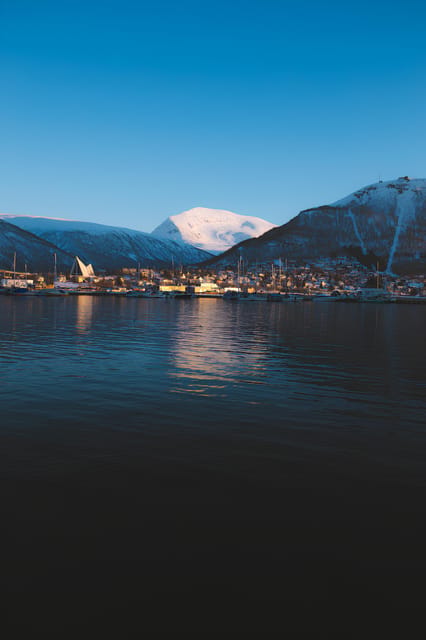 Tromso: Express Walk with a Local in 60 minutes - Domkirka to Arctic Cathedral: The Landmarks That Define Tromsø