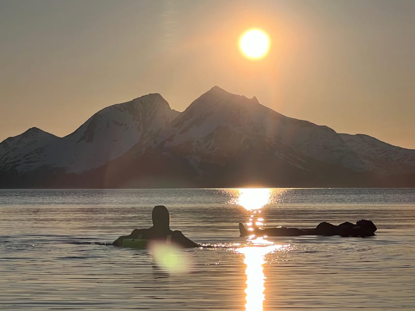 Tromsø: Fjord and Floating Safari, Arctic Floating - What happens on land: coffee, snacks, and a Norwegian bonfire meal