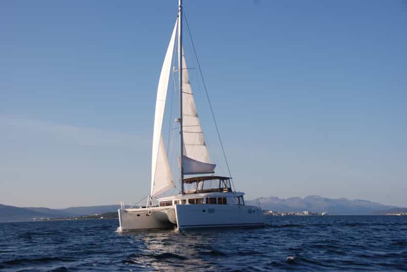 Tromsø: Fjord and Islands Luxury Catamaran Cruise - Captains and guides: the stories make the scenery stick