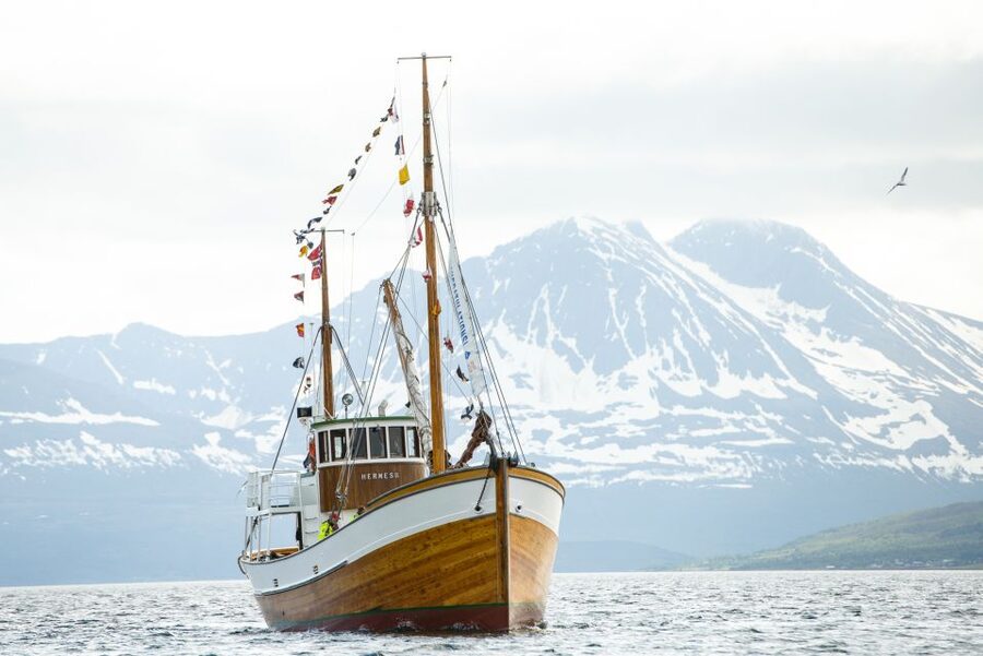Tromsø: Fjord History Cruise with Snack and Drinks - From pier 12 to the sea: logistics that are simple, not stressful