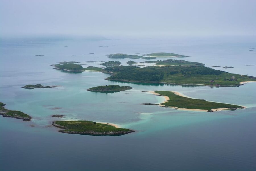 Tromsø: Fjords and Sommarøy Islands Tour with Salmon Picnic - The culture stops: coffee breaks and Sami stories