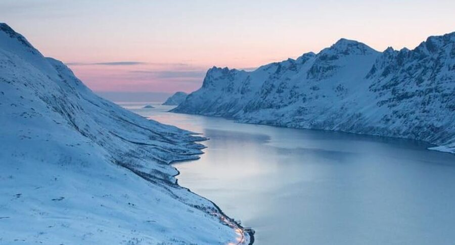 Tromsø: Fjords and Sommarøy Islands Tour with Salmon Picnic - The best photo spots: how to use viewpoint time