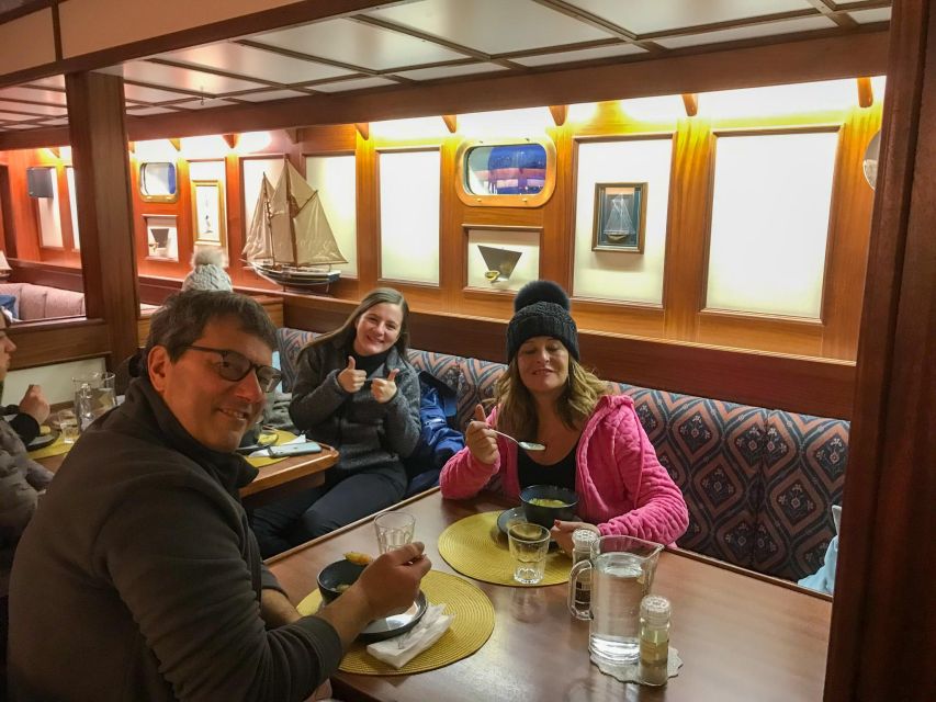 Tromso: Luxury Northern Lights Cruise with Hot Tub & Dinner - Before you go: what to bring so you can enjoy the whole night