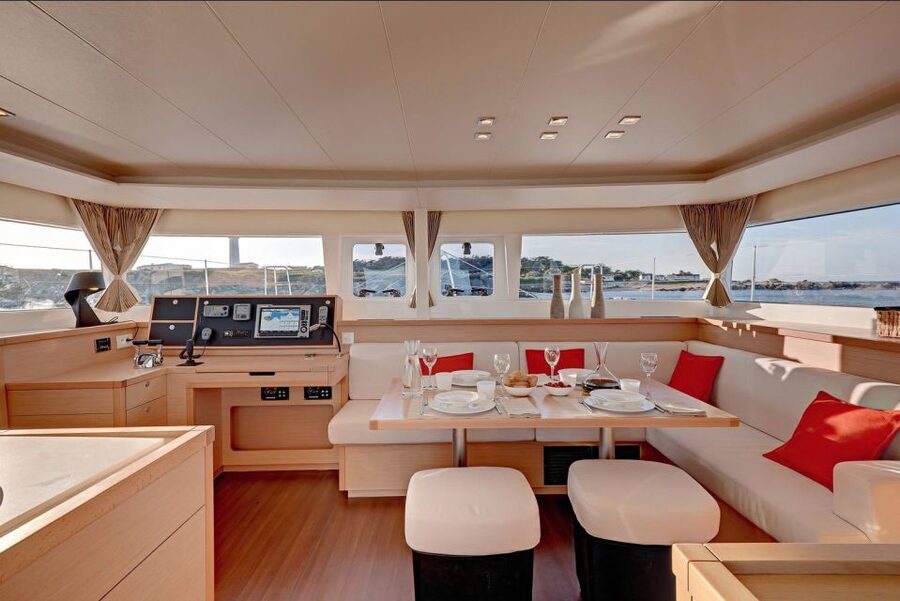 Tromsø: Midnight Sun Cruise in a Luxury Catamaran - Meeting point and onboard setup: start easy, settle fast