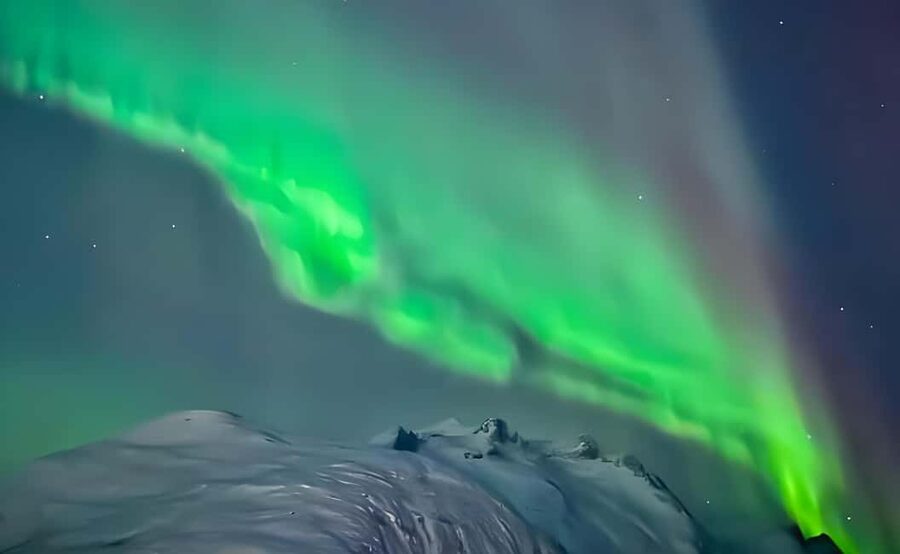 Tromsø: Northern Lights Adventure by Bus or Minibus - The real value: Why a Tromsø aurora hunt feels smarter than DIY