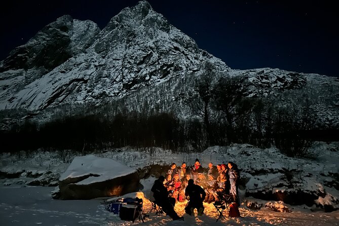 Tromsø: Northern Lights by Minibus - Free Photos and Warm Dinner - Campfire dinner and warm drinks: the anti-freeze part of the night