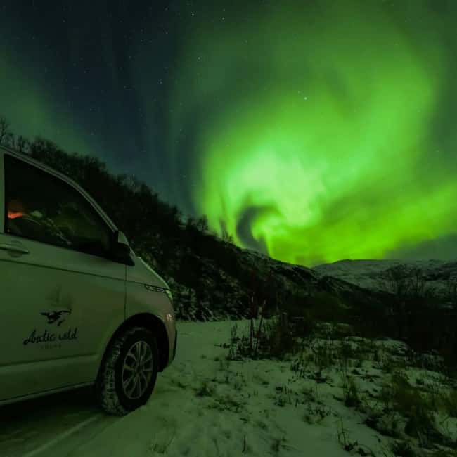 Tromsø: Northern Lights Chase by a comfortable bus - Magic Ice Bar to Kaigata 4: how the tour meeting works