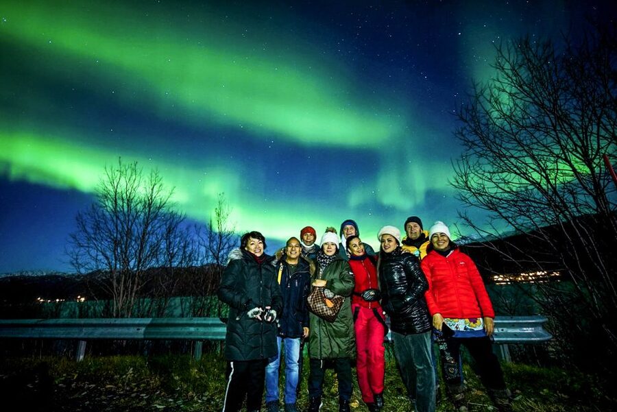 Tromsø: Northern Lights Chase Minibus Tour - Thermal suits and warm drinks: comfort that changes your odds