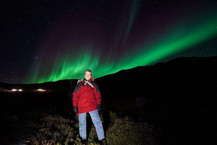 Tromsø: Northern Lights Chase Minibus Tour - Aurora photography: pro photos included, plus real camera help
