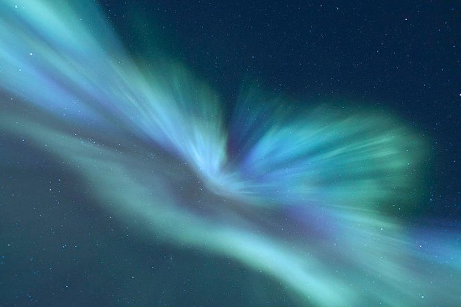 Tromso Northern Lights Minibus Chase Small Group Tour with Photos - Photo time: what you should expect when the guide shoots for you