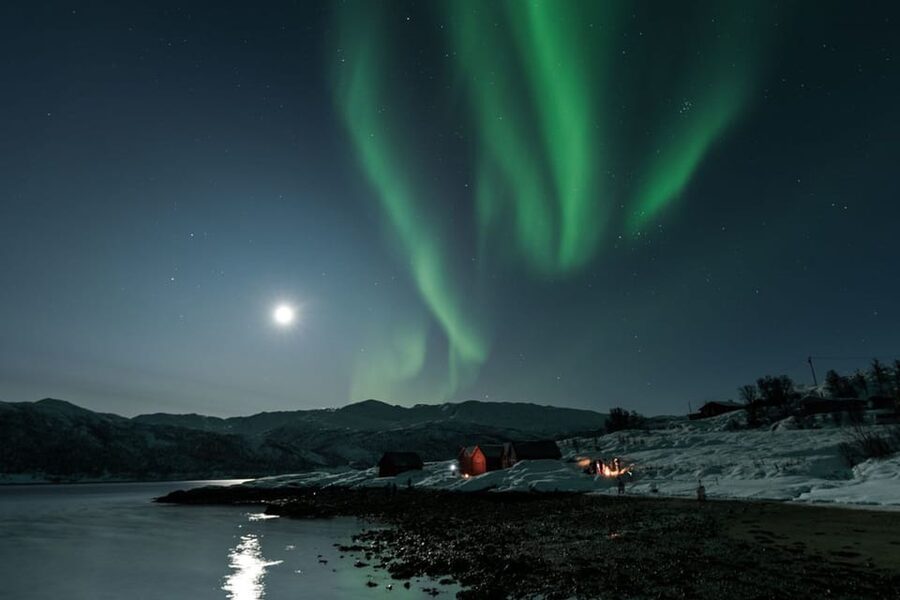 Tromsø: Northern Lights Photography Small-Group Tour - Moon Phase Reality Check: Stronger Lights vs Better Scenery