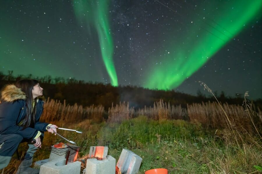 Tromsø: Northern Lights Tour w/Photo, Suits and Local Guide - Meeting Point and Getting Comfortable Fast in Tromsø