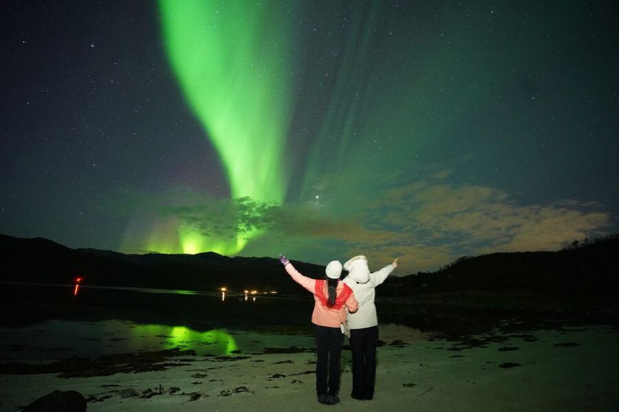 Tromsø: Northern Lights Tour with Free Professional Portrait - Should you book it?