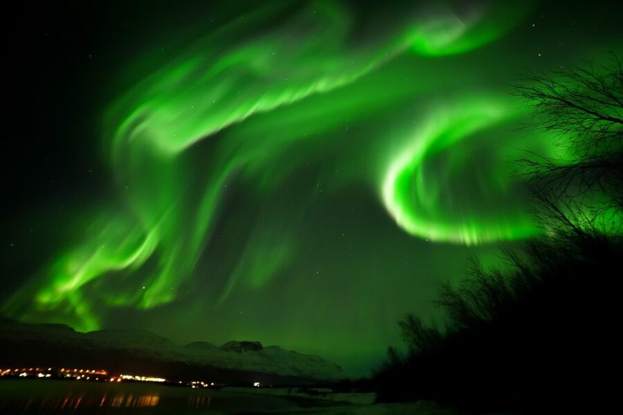 Tromsø: Northern Lights Tour with Free Professional Portrait - Aurora photography help, plus a free pro portrait