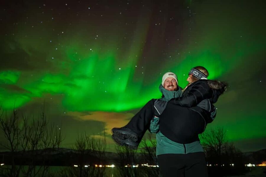 Tromsø: Northern Lights Tour with Guaranteed Sightings - The 8-hour tour rhythm: pickup, chase, wait, reposition, repeat