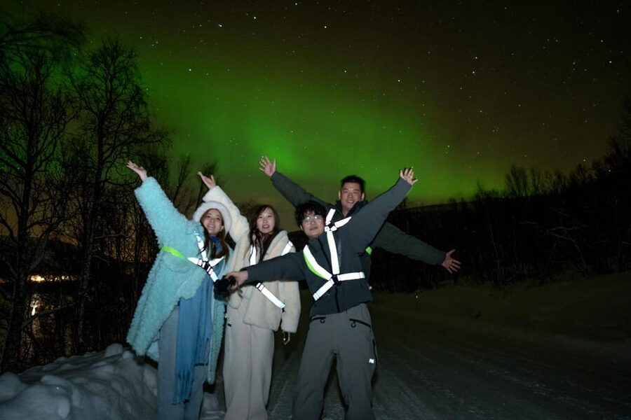 Tromsø: Northern Lights Tour with Local Guide and Photos - How the Photo Guide Turns the Lights Into Real Memories
