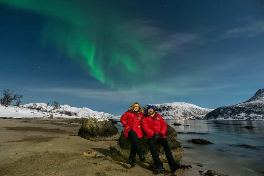Tromsø: Northern Lights Tour with Professional Photographer - Warm drinks, cookies, and staying comfortable outdoors