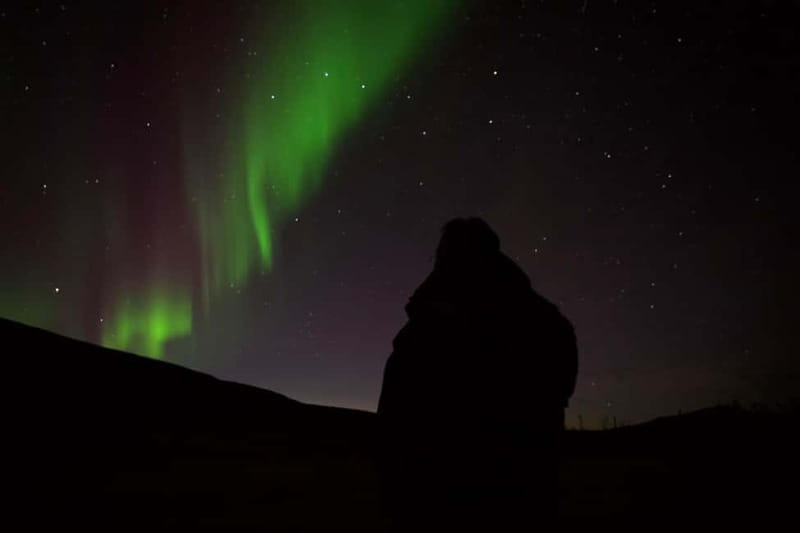 Tromsø: Northern Lights Tour - The chase plan: minibus rides, mountain/fjord stops, and crossing toward Finland