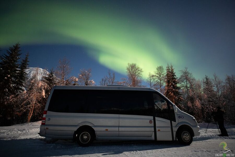 Tromsø: Northern Lights Trip with Campfire and Snacks - Magic Ice Bar Tromsø start: get set up before the cold hits