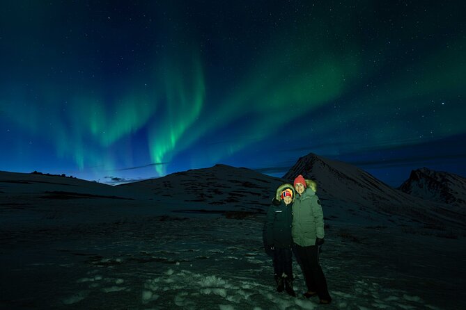 Tromsø Northern Lights with Campfire and Professional Photos - Guide style can make the night: Alba and Francisco in the mix