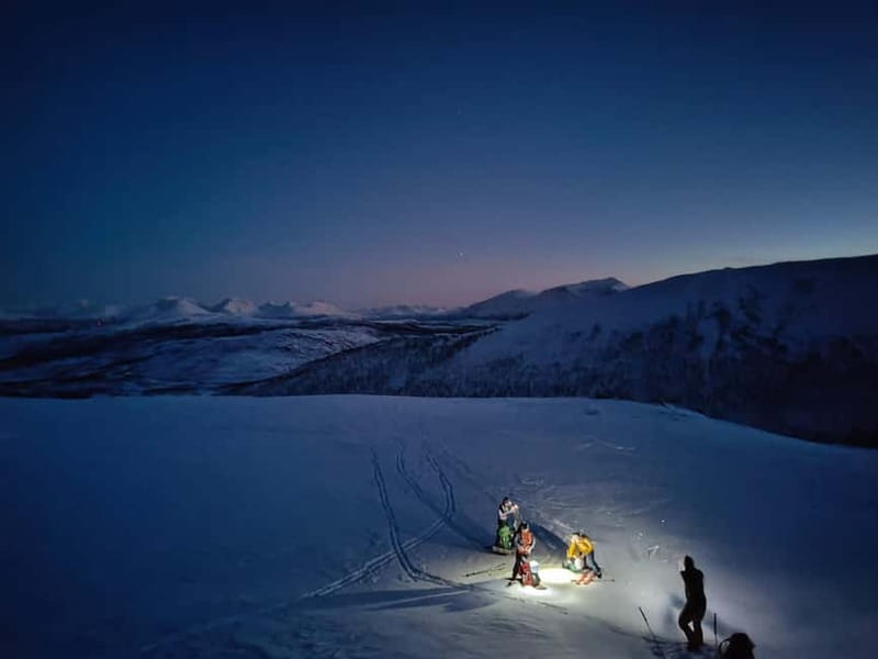 Tromsø: Ski touring (ski de randonnee) - What happens at the meeting point outside Aurora fokus cinema
