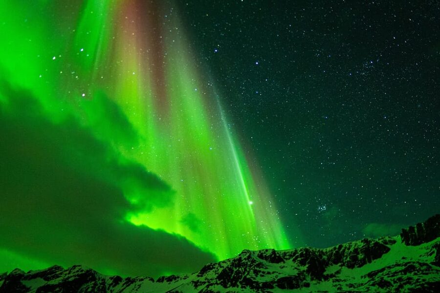 Tromsø: Small-Group Adventurous Northern Lights Hunt - From Magic Ice Bar to the Aurora Zone