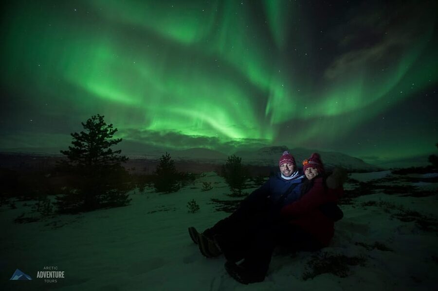 Tromsø: Small Group Northern Lights Hunt - Camera support: what help looks like in a cold, moving environment