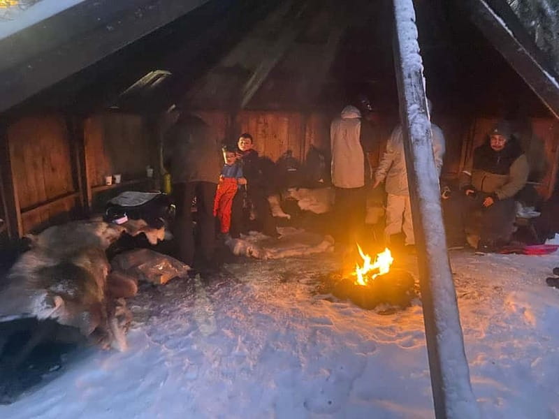 Tromsø: Snow Sledding, Mini Skiing, Lasso and Reindeer Hides - Northern Lights Chances While You Rest Outside